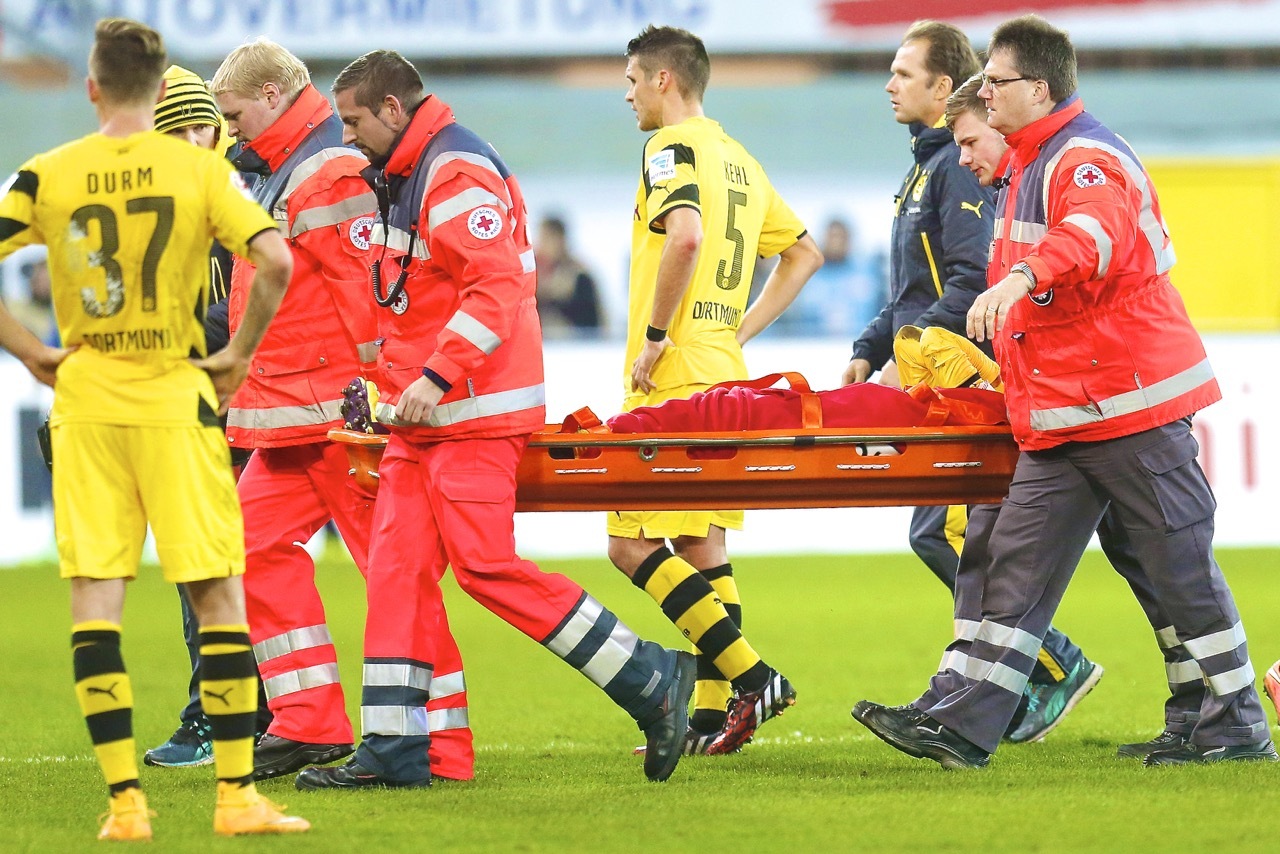 Reus on stretcher at Dortmund